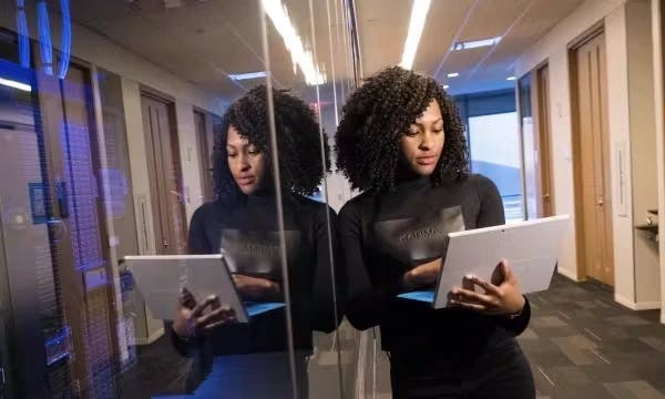 Aumente a resiliência dos negócios, melhore a eficiência operacional e aprofunde o envolvimento do cliente com nosso conjunto completo de soluções empresariais digitais. Aumente a resiliência dos negócios, melhore a eficiência operacional e aprofunde o envolvimento do cliente com nosso conjunto completo de soluções empresariais digitais.