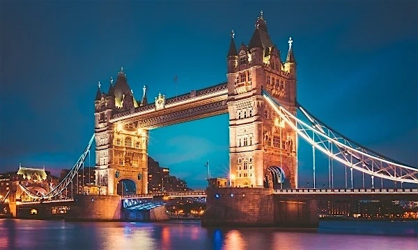 How to Build a Sustainable, Secure Hybrid Workplace How to Build a Sustainable, Secure Hybrid Workplace