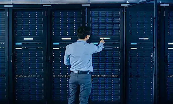 Simplify infrastructure management and monitoring, control costs and protect data across hybrid and multicloud environments.
