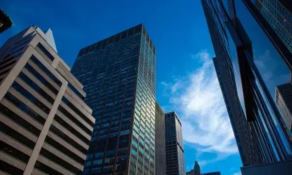  Weltbekannter Finanzriese steigert unternehmensweite Agilität