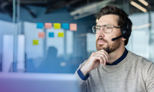 Redéfinir les centres de contact grâce à des expériences client propulsées par l’AI