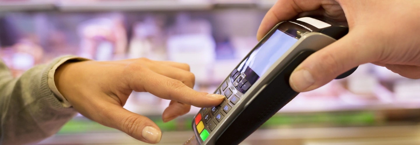 Strengthening regulatory adherence for a leading retail bank through real-time compliance checks Strengthening regulatory adherence for a leading retail bank through real-time compliance checks