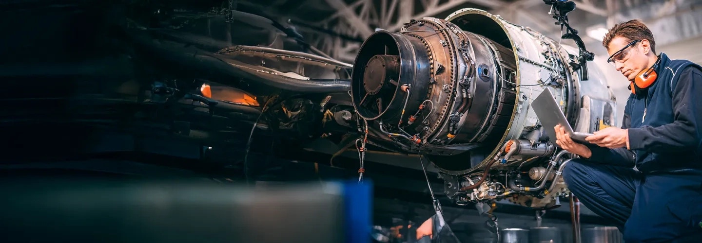 Empowering a leading aircraft 