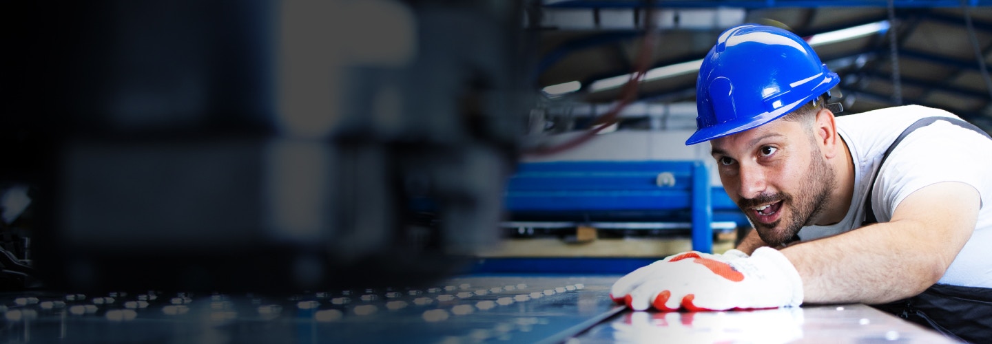 Reinventing manufacturing operations through intelligent frontline enablement Reinventing manufacturing operations through intelligent frontline enablement