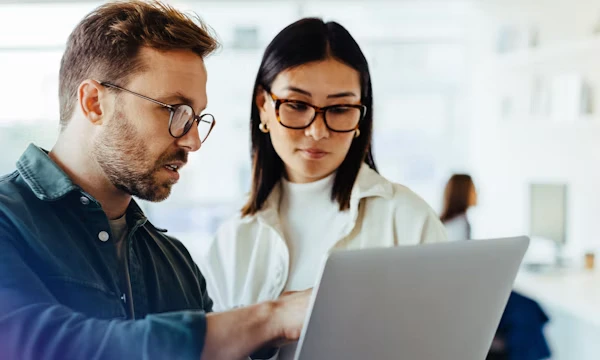 Transformation autonome du service des offres pilotée par l’AI