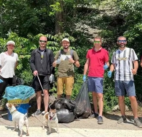 Joined forces in Pancharevo for a cleaning CSR initiative Joined forces in Pancharevo for a cleaning CSR initiative