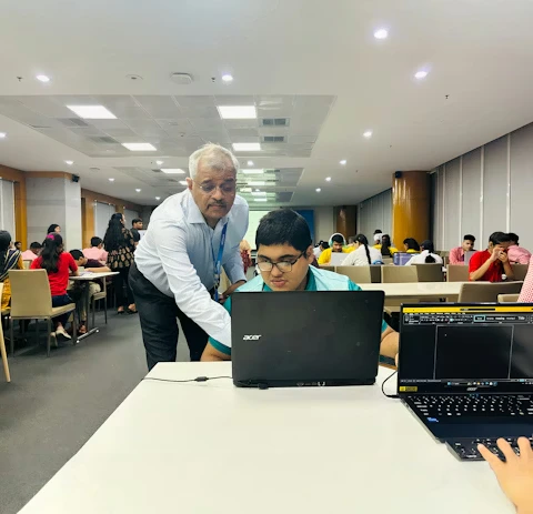 Employé HCLTech à l'événement Droit d'écrire à Noida, en Inde