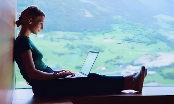 Create a smart connected workplace with our experience-as-a-service offering