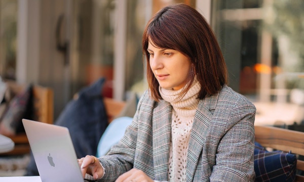 Transforming Financial services with a secure and compliant Apple ecosystem