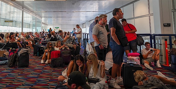 Minimize airline disruption with self-healing infrastructure Minimize airline disruption with self-healing infrastructure