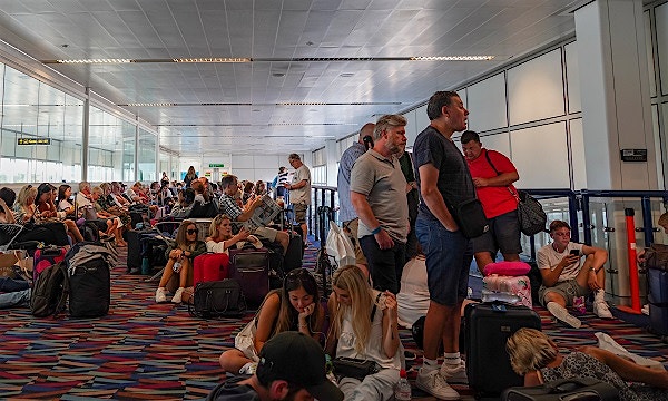 Minimize airline disruption with self-healing infrastructure Minimize airline disruption with self-healing infrastructure