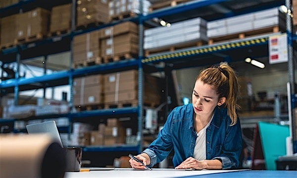 Maximizing returns: The power of AI in supply chain strategies Maximizing returns: The power of AI in supply chain strategies