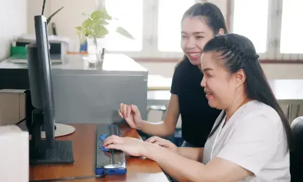 Enhancing visual content accessibility by a multi-model LLM approach